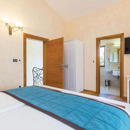 4 Bedroom Beautiful Home In Turcic Vantacici Esterno foto