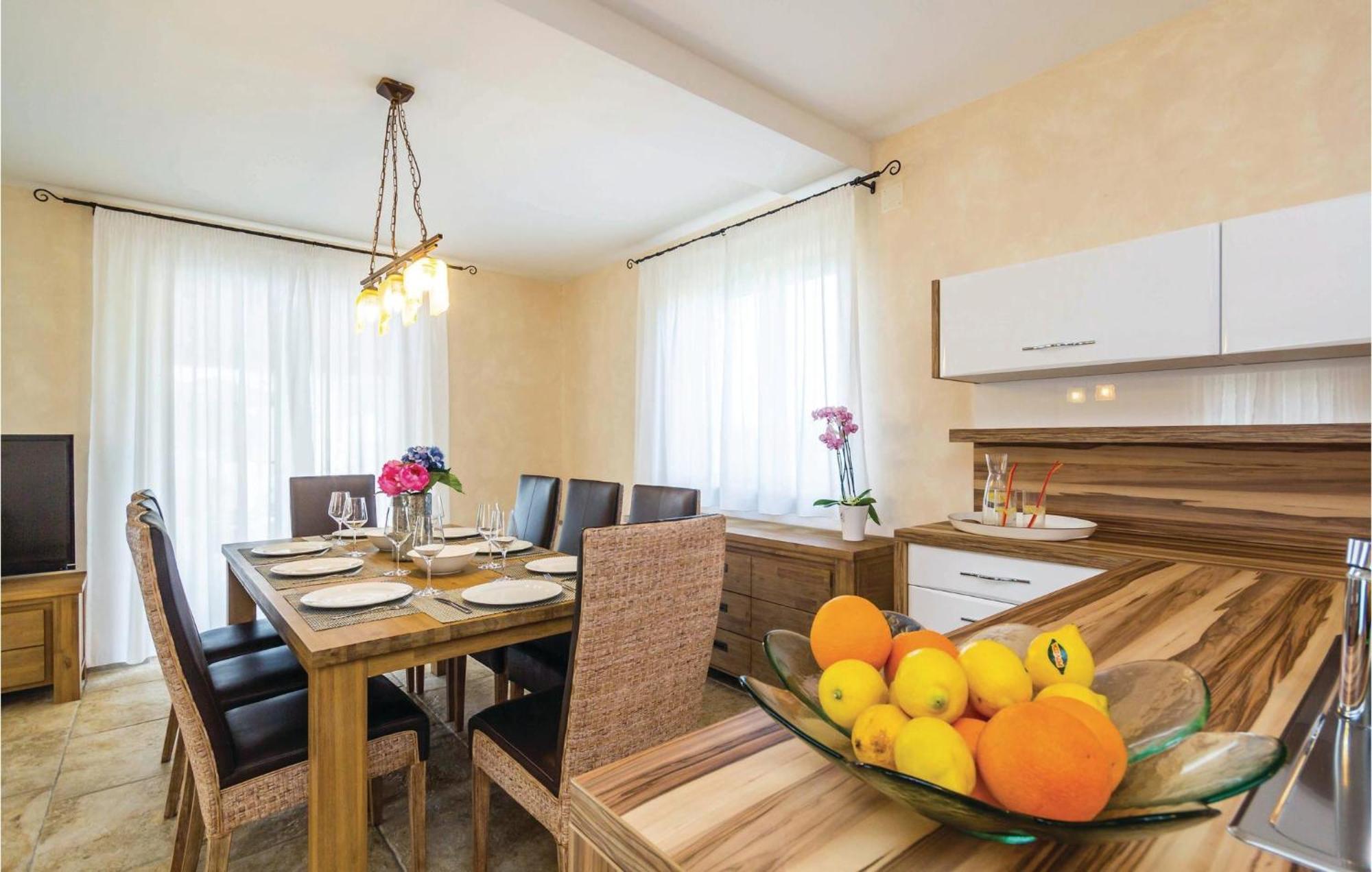 4 Bedroom Beautiful Home In Turcic Vantacici Esterno foto